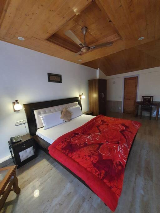 Kasauli Cascade A Cheerfull 4 Bedroom Challet Екстериор снимка