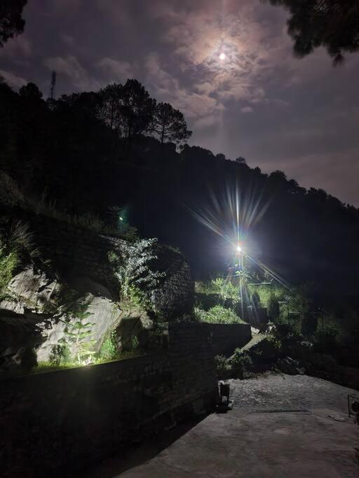 Kasauli Cascade A Cheerfull 4 Bedroom Challet Екстериор снимка