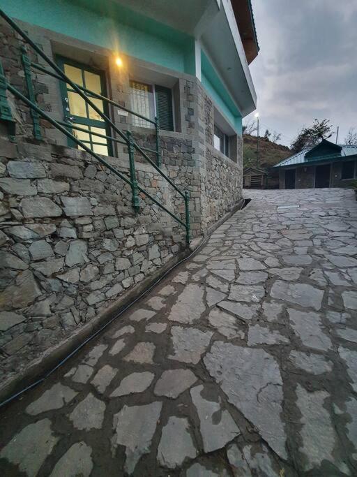 Kasauli Cascade A Cheerfull 4 Bedroom Challet Екстериор снимка