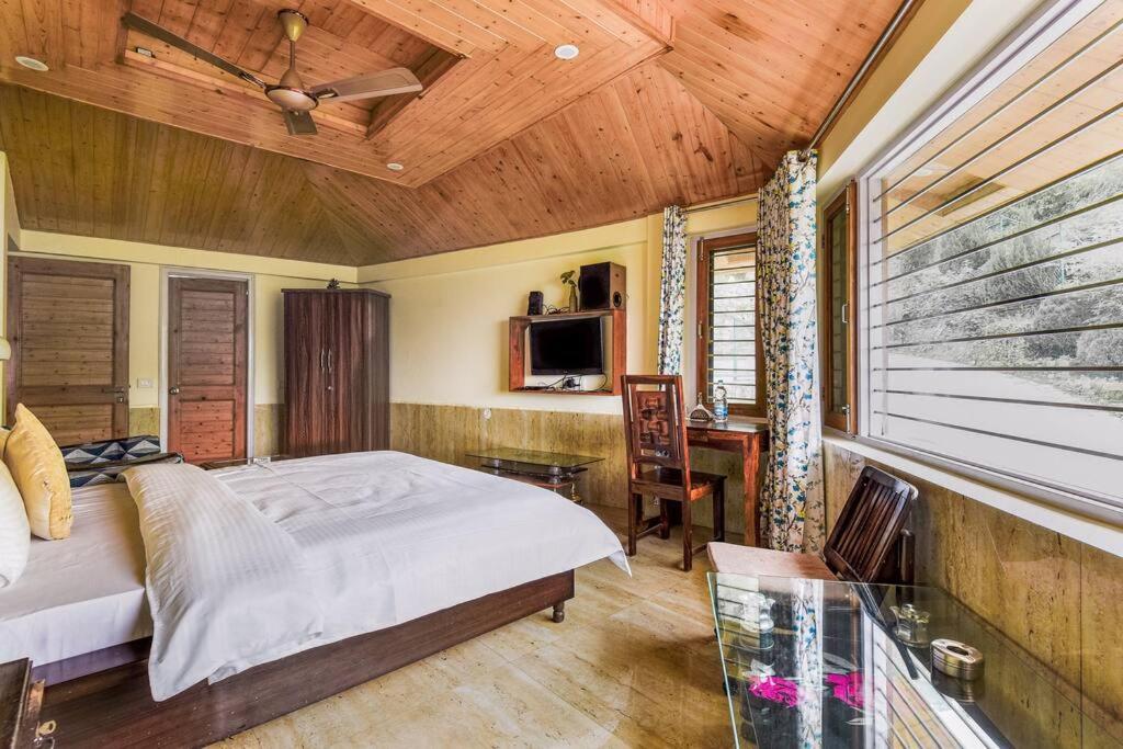 Kasauli Cascade A Cheerfull 4 Bedroom Challet Екстериор снимка