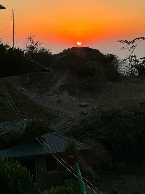 Kasauli Cascade A Cheerfull 4 Bedroom Challet Екстериор снимка