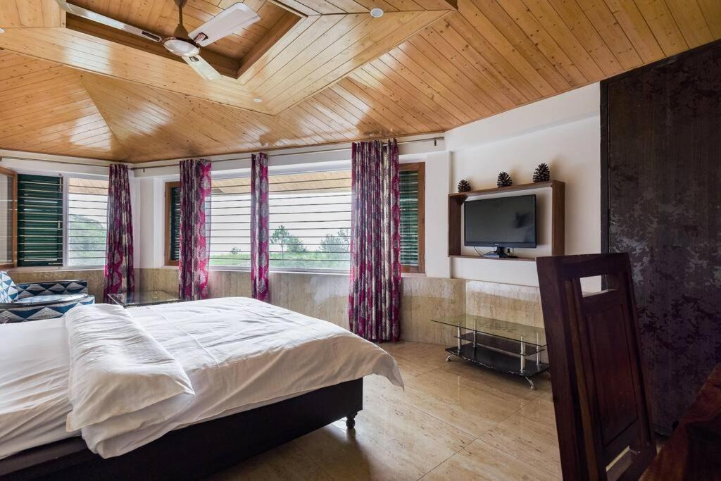 Kasauli Cascade A Cheerfull 4 Bedroom Challet Екстериор снимка